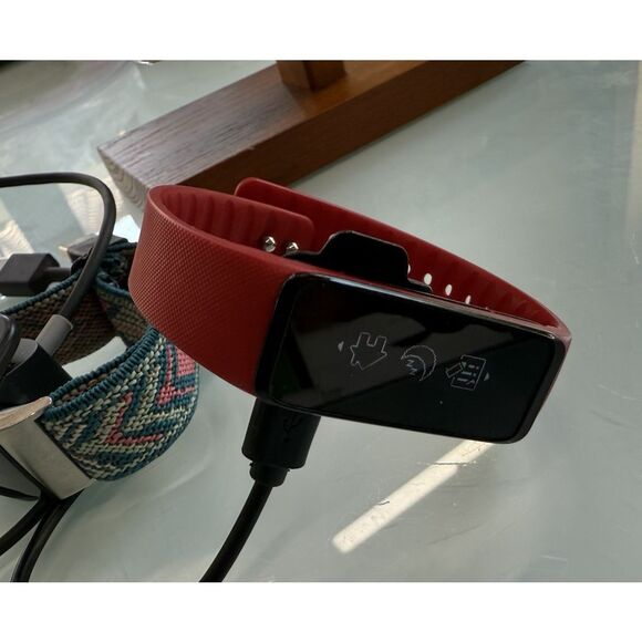 Lot of 4 Fitness Trackers 2 Fitbit Some Working As Is Striiv And mota - Picture 10 of 12